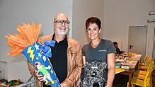 Schultüte und Ranzen gehören dazu: Joachim Spitz, Initiator der Prokids-Stiftung, und Melanie Winterhalter, organisatorische Leiterin ...