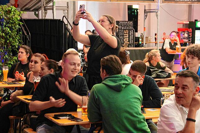 Bild 14: Die schönsten Bilder des Chilbi-Karaoke