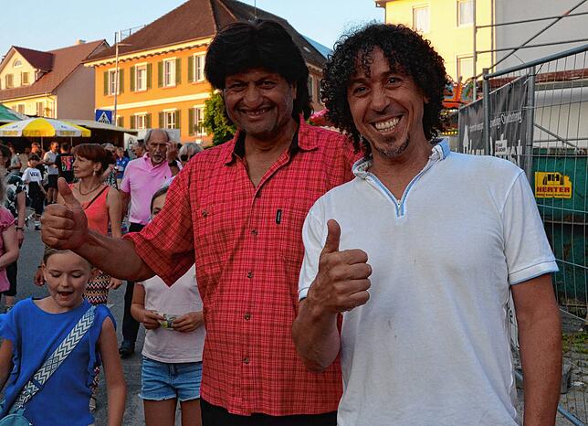 Bild 26: Reges Treiben beim Stadtfest am Samstagabend und Sonntagmorgen