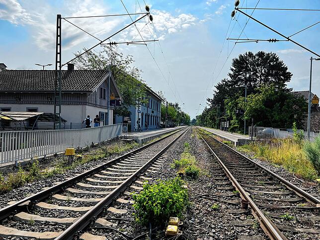 Ein wichtiger Knotenpunkt: Am Bahnhof Allensbach hält regulär der Seehas sowie die Schwarzwaldbahn. Aber einige andere Züge der ...