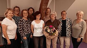 Gewählte und Verabschiedete (von links): Sabine Rottenkolber (Beisitzerin), Ulrike Looser (Bezirksvorsitzende), Claudia Gisy ...