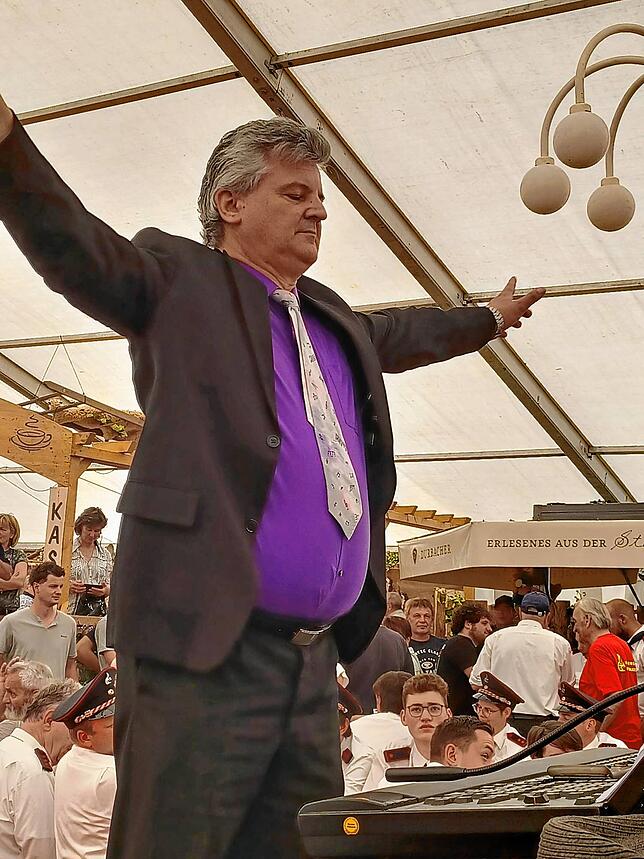 Bild 10: Gute Laune beim Bezirksmusikfest in Lausheim