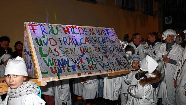Bild 13: Schmotziger Dunschtig: Tausende Konstanzer nehmen am Hemdglonker teil