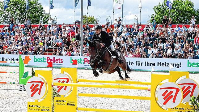 Michael Viehweg sichert sich 2023 den Großen Preis beim Fest der Pferde. Die Veranstalter hoffen, dass es auch 2024 so voll wird wie im ...