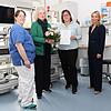 Zum Abschluss zur Atmungstherapeutin gratulieren Dagmar Schillinger (mit Urkunde), Stationsleiterin Evelyn Reusch, Pflegedirektorin Ina ...