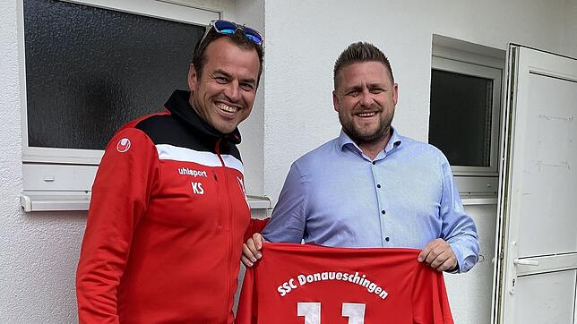 SSC-Vorsitzender Kai Sauser (links) freut sich über die Verpflichtung von Patrick Fleig.
