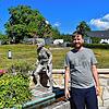 Der Dorfbrunnen mit spielenden Kindern, einer Arbeit des Heimatkünstlers Erich Rastätter. Daniel Frech (40) ist in Ühlingen verwurzelt ...