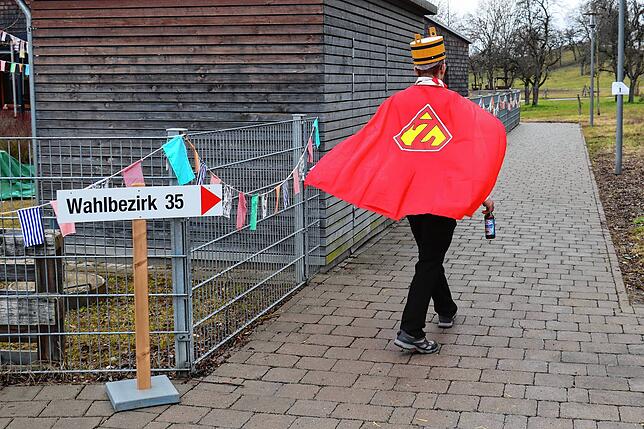 Bild 18: Seenarrentreffen Möggingen: Tausende feiern trotz Regen beim Festumzug!
