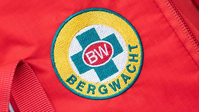 Die Frau kam laut einer Sprecherin der Bergwacht in ein Krankenhaus. (Symbolbild)