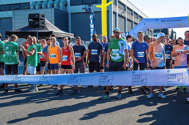 Bild 7: Bilder vom ZF Firmenlauf Start und Zieleinlauf Messegelände