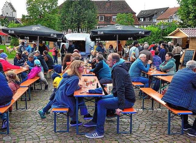Vom kühlen Wetter lassen sich die Festival-Besucher nicht beeindrucken.