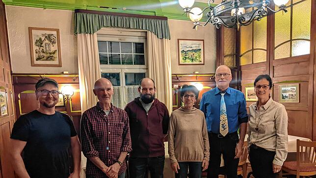 Macher und Geehrte (von links): Christian Thanhäuser, Leitung Volleyball, Jürgen Schmid, Beisitzer, Stefan Opuchljak, stellvertretender ...