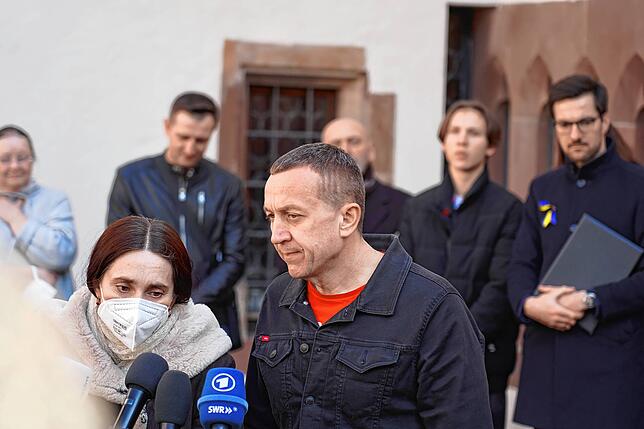 Ohne ihn wäre die Flucht der Kinder nicht möglich gewesen: Valerij Mironjuk hat kurzerhand Busse und Fahrer organisiert, um die Kinder ...