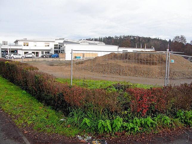 Das alte Technologiezentrum ist abgerissen worden. Nun soll eine Erschließungsstraße gebaut werden und dann beginnt der Tiefbau für das ...