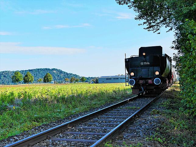Über 25 Jahre später rattert 2022 eine imposante Dampflok am Fahrtag der Museumsbahn über die Schienen nach Etzwilen. Viel Einsatz war ...