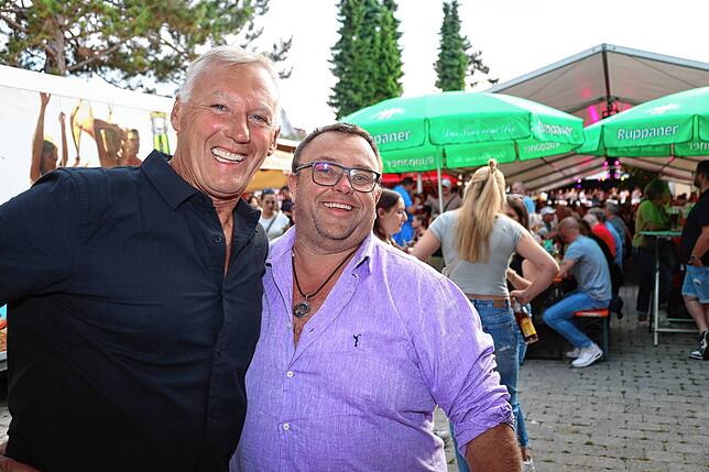 Bild 18: Feiern am Freitag in Dettingen – Hier gibt‘s die besten Bilder vom Dorffest