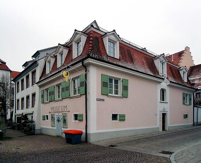 Das heutige Stadtmuseum in der Hüfinger Hauptstraße, auch als "Baumsches Haus" bekannt, beherbergte in den Kriegsjahren holländische ...