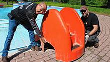 Fördervereinsvorsitzender Rainer Schwinkendorf (links) und Oliver Rombach bei der Arbeit. Bild: Cornelia Liebwein