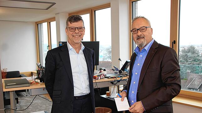 Beim Jahresinterview im Rathaus: Bürgermeister Georg Riedmann (links) und SÜDKURIER-Redaktionsleiter Helmar Grupp. Trotz schwieriger ...