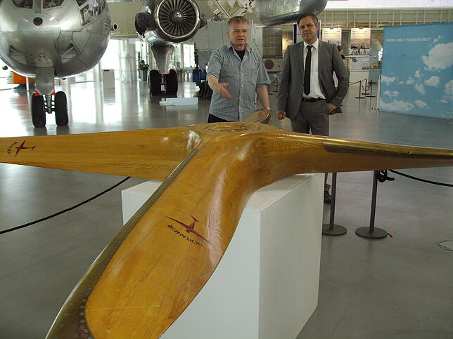 Auch einen riesigen hölzernen Vierblatt-Propeller der Do X hat das Dornier Museum im Bestand. Die Maschine hatte 12 von ihnen. Im ...