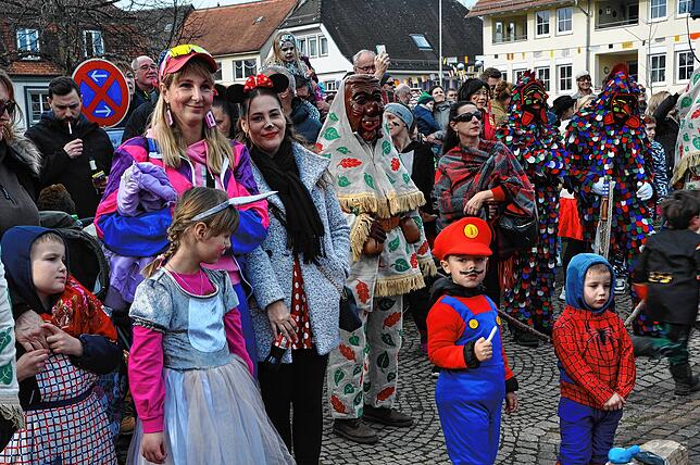 Bild 7: Beste Einblicke zum Narrenbaumsetzen in Markdorf – so feiert die Stadt!