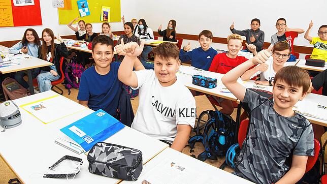 Derzeit ist die Situation an den meisten Schulen entspannt, wie hier in der sechsten Klasse des Gymnasiums am Romäusring. Doch viele ...