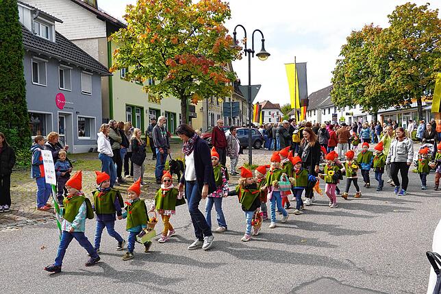 Bild 14: Erntedankfestumzug in Görwihl: Danke! Für die gute Ernte und für das schöne Wetter