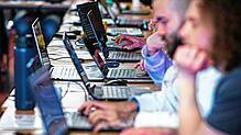 Volle Konzentration – beim Workshop „Hack2Improve“ geht es an der Hochschule zum 13. Mal um Cyber-Sicherheit. Foto: HFU