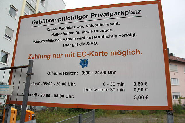 Bild 5: Parkplatz-Posse in der Werastraße: Warum die Stadt nicht eingreifen kann
