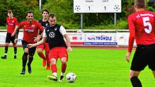 Hier am Ball: Tomas Masek vom FC Tiengen 08, der beim 5:2-Sieg gegen den FC Hochrhein doppelt traf und beinahe ein drittes Tor per ...