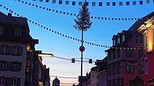 Vor und nach den Umzügen bis weit in die Nacht in die Narrenstüble: So geht Villinger (hier ein Motiv mit dem Narrenbaum am ...