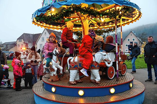 Bild 1: Immendinger Weihnachtsmarkt am Schloss begeistert die Besucher