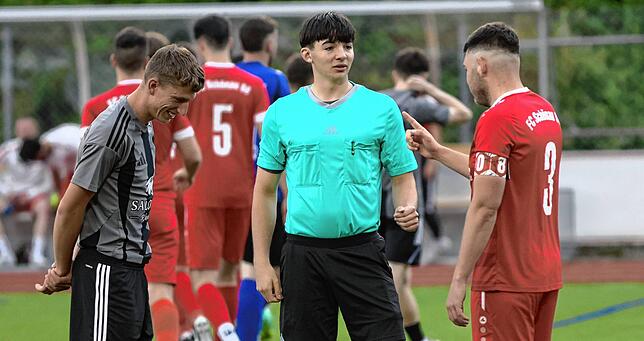 Bild 1: FC Schönau besiegt den FC Hochrhein mit 4:0 – und wir haben Fotos!