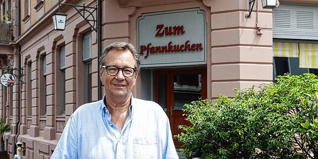 Der Abschied fällt ihm nicht leicht, aber jetzt ist es für ihn an der Zeit: Hartmut Binder hat das Restaurant Zum Pfannkuchen 37 Jahre ...