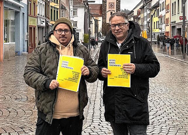 SPD-Gemeinderat Nicola Schurr (links) und Axel Killmann vom Bündnis „VS ist BUNT“ im Vorfeld der Demonstrationen in Villingen.