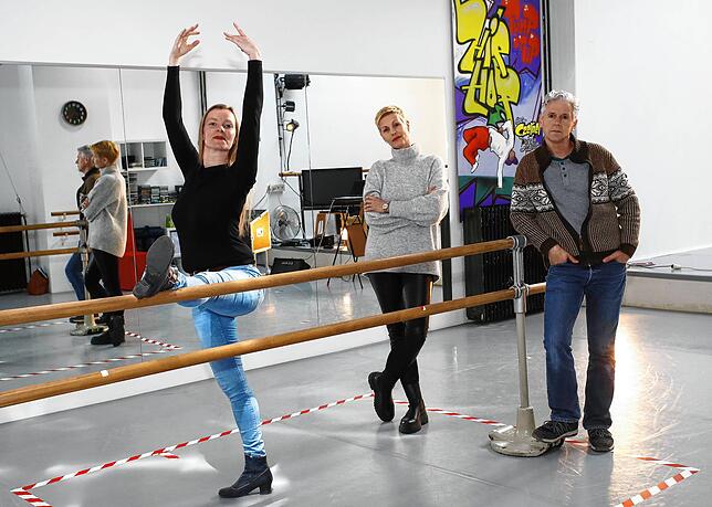 Sie wollen weitertanzen und unterrichten (von links): Judith Geibel, freiberufliche Tanz- und Ballettpädagogin, und Andrea und Peter ...