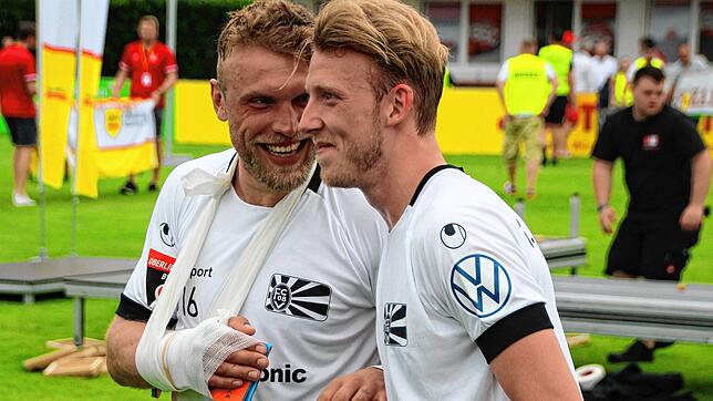 Zwei glückliche Villinger Final-Torschützen: Patrick Peters (links) und Timo Wagner.