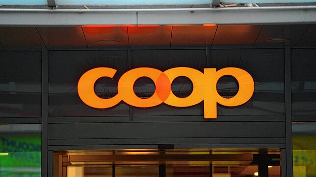 Der Eingang einer Coop-Filiale in Basel.