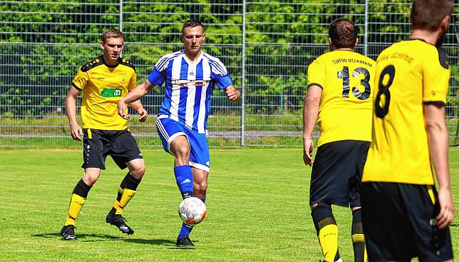 Bild 16: SV Karsau schießt sich mit 14:0 bei der Spvgg. Utzenfeld zum Titel &ndash; und wir haben Bilder!