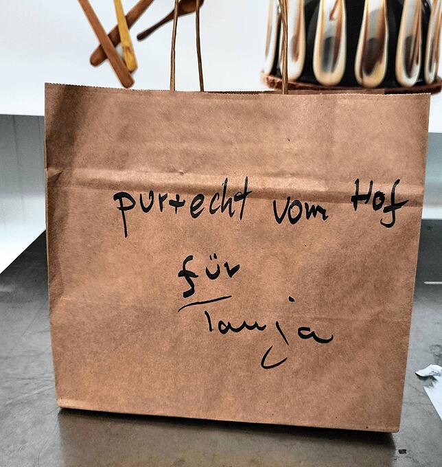 Die Ware für die Kunden wird individuell und nach neuesten Standards der Lebensmittel-Verpackungsindustrie geliefert, ein Bereich, in ...