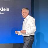 Vorstandssprecher Holger Klein präsentiert die Strategie zum weiteren digitalen Wandel des Automobilzulieferers. „Chips sind die ...