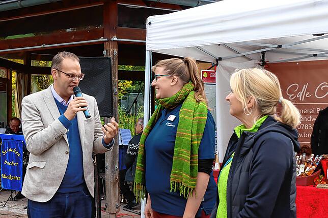 Bild 3: Regionales lockt auf den Mühlenplatz zum Naturparkmarkt