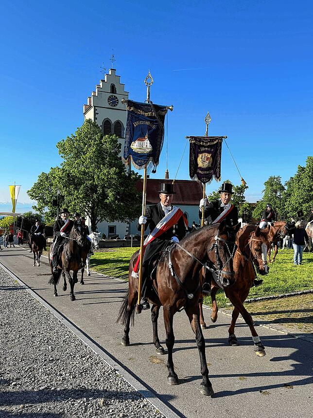 Bild 6: Zweihundert Reiter beim Limpacher Georgiritt