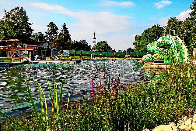Einladende Aussichten: das Naturfreibad Schönwald.