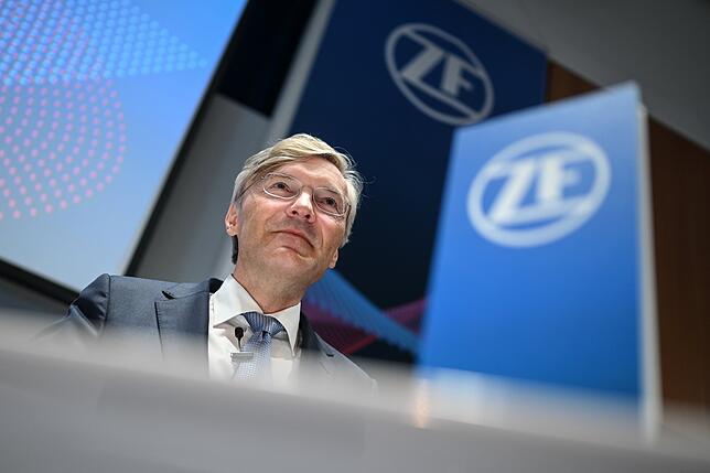 Wolf-Henning Scheider, Vorstandsvorsitzender der ZF Friedrichshafen AG, spricht während der Jahrespressekonferenz im ZF-Forum.