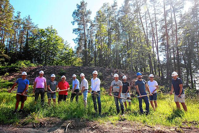 Im August erfolgte der Spatenstich für den Neubau des mehrkammerigen Hochbehälters auf der Gemarkung Himberg für die künftige ...