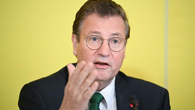 Peter Hauk rät Menschen, die unbestelltes Saatgut im Briefkasten finden, den Weg zum Restmüll. (Archivbild)