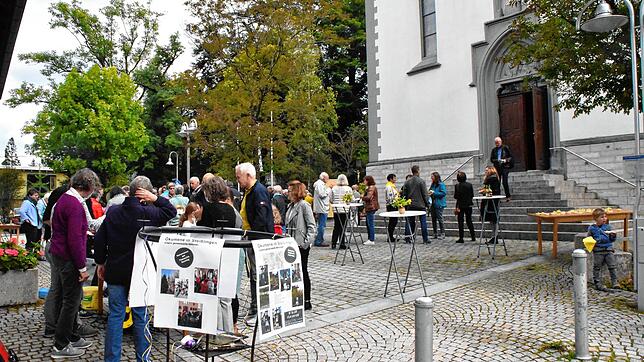 Die evangelischen Christen waren selbstverständlich auch beim Begegnungstag anwesend. Sie versüßten Ökumene nicht nur mit Waffeln, ...