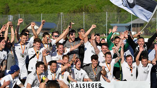 Bild : FC Wittlingen besiegt den SV 08 Laufenburg mit 3:1 und gewinnt erstmals den Rothaus-Bezirkspokal – mit zahlreichen Videos