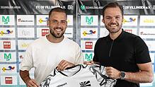Mit dem 25-jährigen Ivo Colic (links) präsentiert der FC 08 Villingen einen weiteren Neuzugang. FC 08-Cheftrainer Mario Klotz freut sich ...